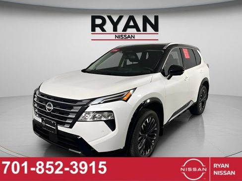 Certified 2025 Nissan Rogue Platinum w/ Tech Package image 11