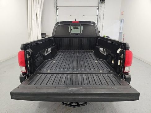 Used 2016 Toyota Tacoma TRD Sport w/ Towing Package AWD/4WD image 29