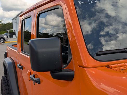 Used 2025 Jeep Gladiator Mojave w/ Convenience Group AWD/4WD image 11