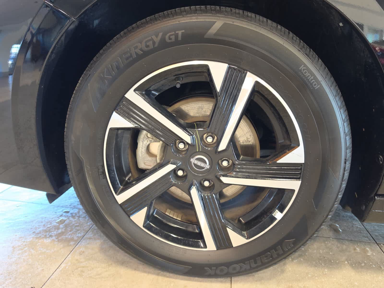 Used 2025 Nissan Sentra SV FWD image 12