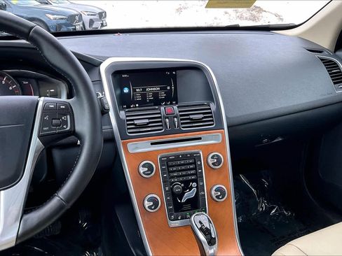 Used 2017 Volvo XC60 T5 Inscription w/ Preferred Option Package image 7