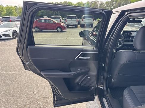 Used 2025 Mitsubishi Outlander SE FWD image 27