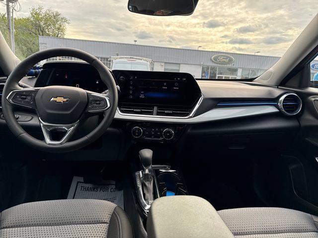 Used 2025 Chevrolet Trax LT w/ Driver Confidence Package FWD image 13