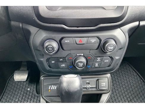 Used 2020 Jeep Renegade Limited AWD/4WD image 28