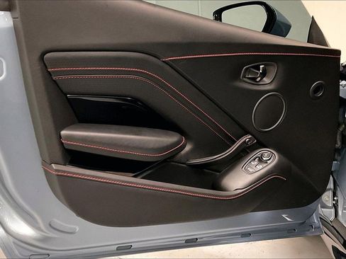 Used 2021 Aston Martin V8 Vantage Base image 19