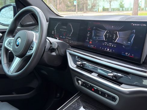 Certified 2025 BMW X5 xDrive40i w/ Executive Package image 19
