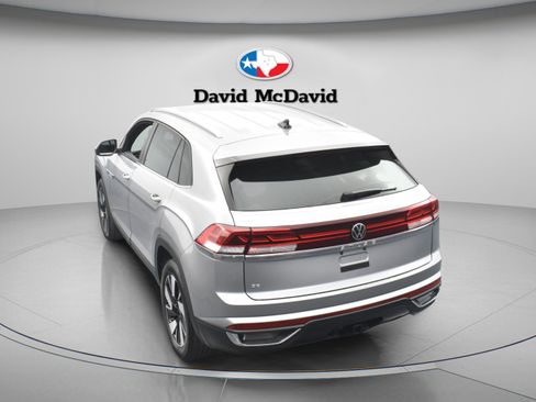 Used 2024 Volkswagen Atlas Cross Sport SE image 34