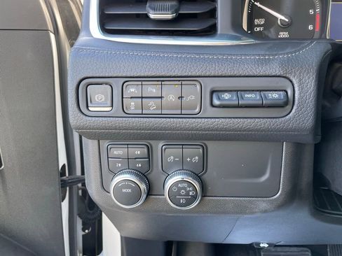 Used 2021 GMC Yukon XL Denali w/ LPO, Illumination Package image 12