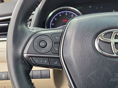 Used 2018 Toyota Camry XLE image 24