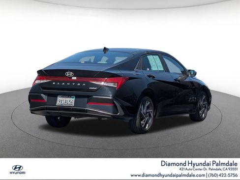 Certified 2025 Hyundai Elantra Limited FWD image 7