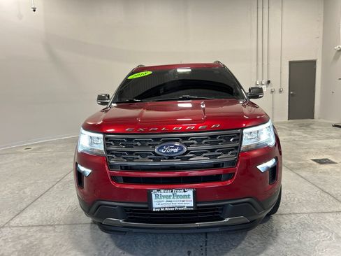 Used 2018 Ford Explorer XLT w/ Equipment Group 202A AWD/4WD image 3