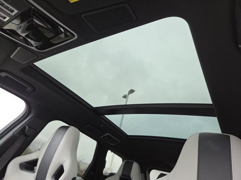 Used 2017 Land Rover Range Rover Sport SVR image 3