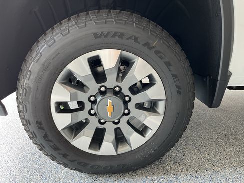 New 2026 Chevrolet Silverado 2500 Custom w/ Custom Value Package AWD/4WD image 31