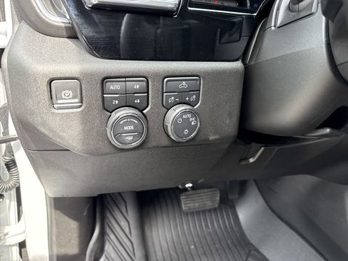 Used 2025 Chevrolet Silverado 1500 LT AWD/4WD image 15