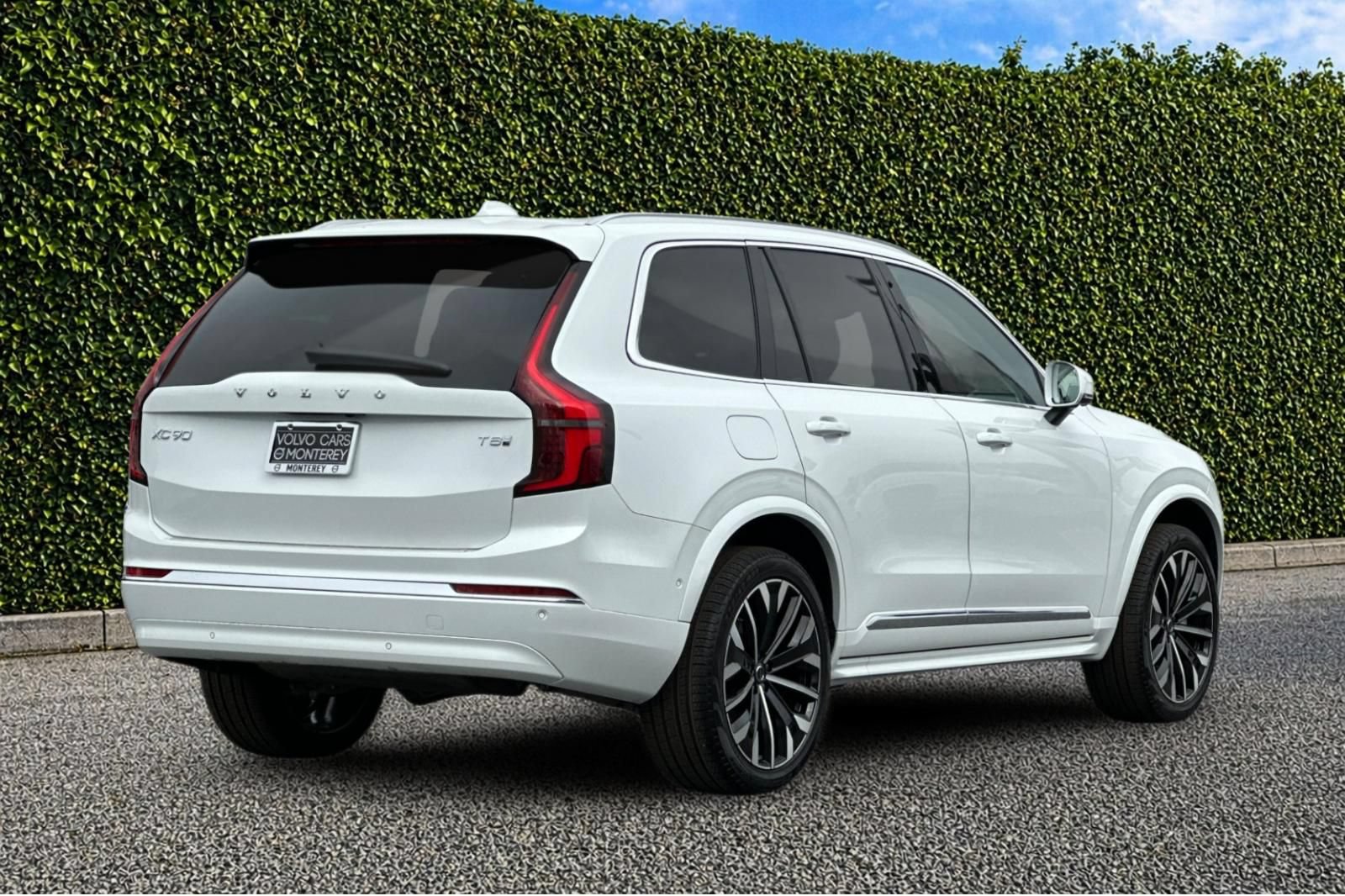 New 2025 Volvo XC90 T8 Plus w/ Protection Package Premier AWD/4WD image 6