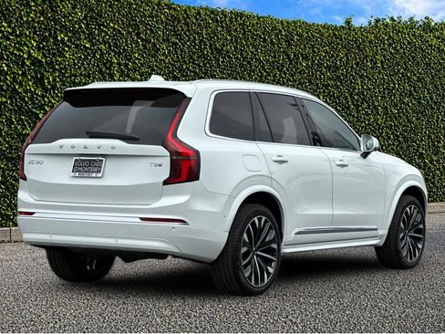 New 2025 Volvo XC90 T8 Plus w/ Protection Package Premier AWD/4WD image 6