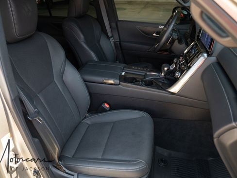 Used 2024 Lexus LX 600 4WD w/ Appearance Package image 13
