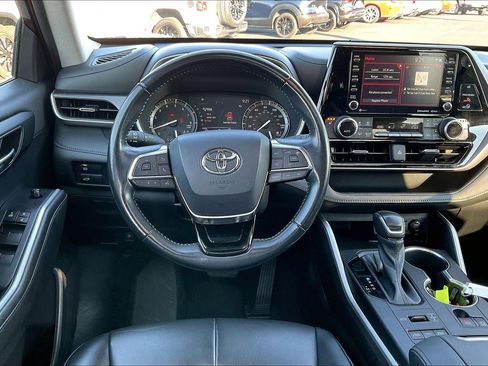 Used 2020 Toyota Highlander XLE image 5
