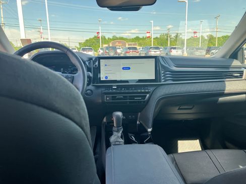 Used 2025 Toyota Camry XLE FWD image 34