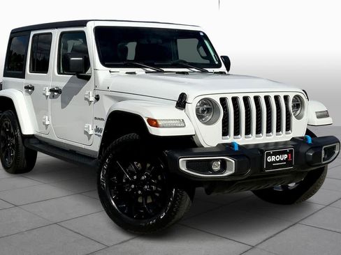 Used 2022 Jeep Wrangler Unlimited Sahara image 2