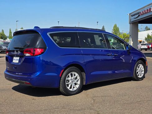 Used 2020 Chrysler Pacifica Touring FWD image 32