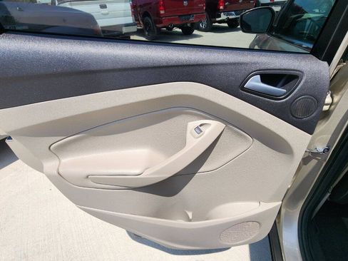 Used 2017 Ford Escape SE w/ SE Leather Comfort Package FWD image 20