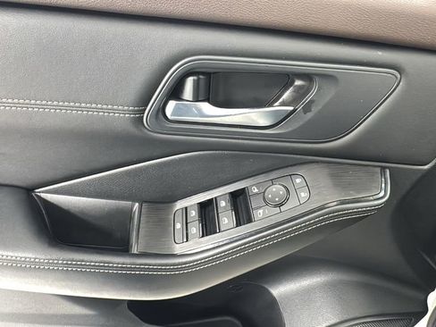 Used 2023 Nissan Rogue SV w/ SV Premium B Package image 20