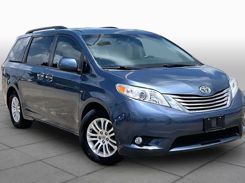 Used 2016 Toyota Sienna XLE FWD image 3