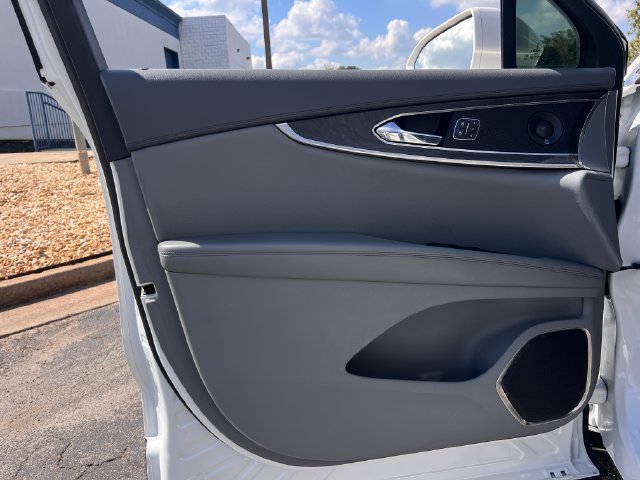 Used 2020 Lincoln Nautilus Reserve FWD image 10