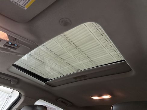 Used 2011 Chevrolet Equinox LT w/ Chrome Appearance Package image 18