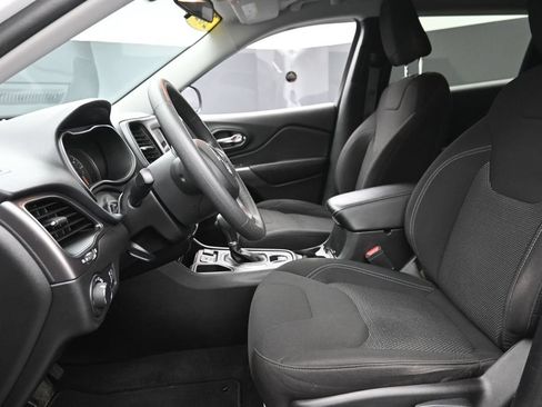Used 2020 Jeep Cherokee Latitude FWD image 15