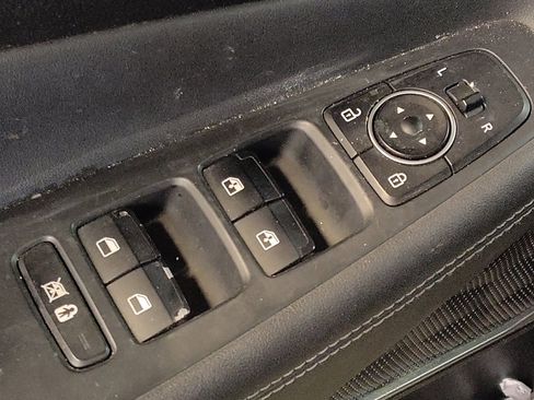 Used 2019 Hyundai Santa Fe Limited image 27