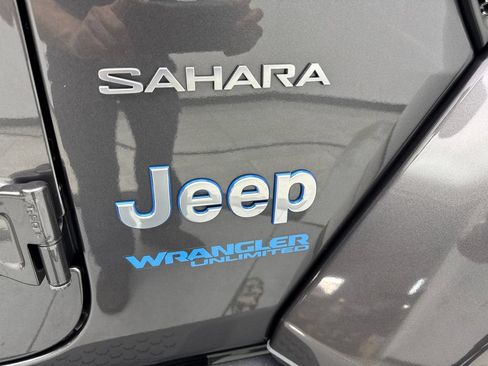Used 2022 Jeep Wrangler Unlimited Sahara w/ Cold Weather Group AWD/4WD image 21