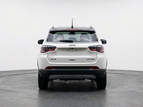 Used 2025 Jeep Compass Limited AWD/4WD image 7