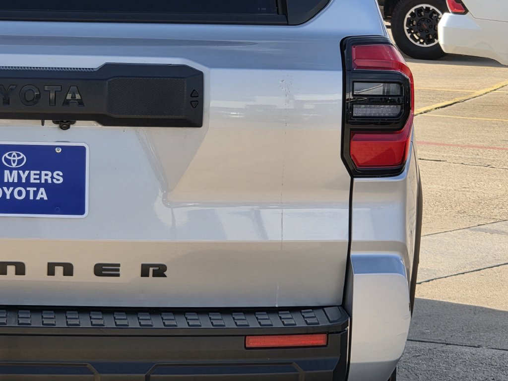 Used 2025 Toyota 4Runner 4WD image 9