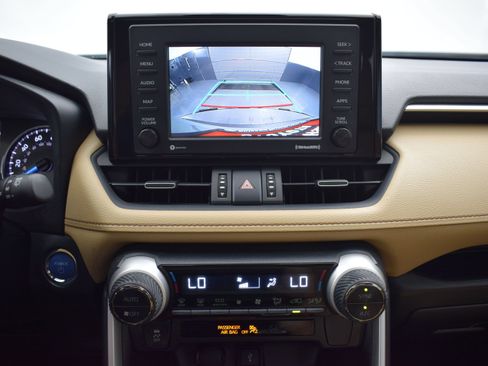 Used 2022 Toyota RAV4 XLE Premium AWD/4WD image 16
