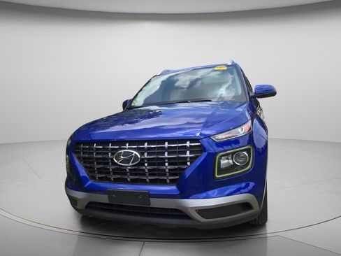 Used 2024 Hyundai Venue SEL FWD image 3