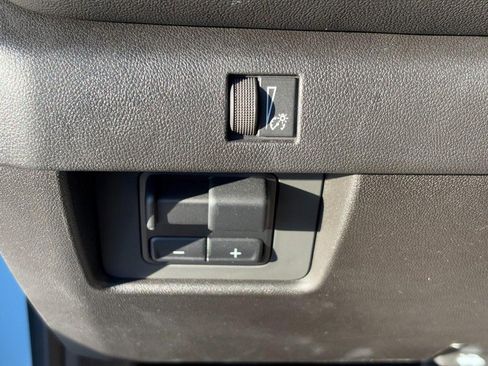 New 2025 Chevrolet Colorado LT w/ LT Convenience Package image 32