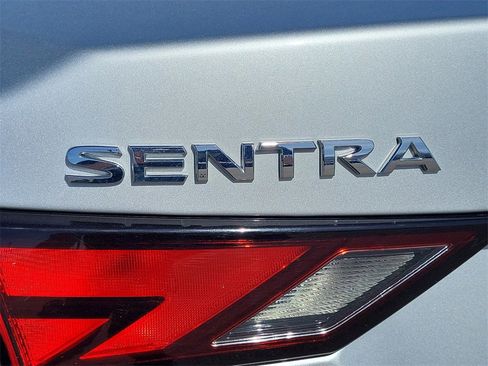 Used 2020 Nissan Sentra S image 12