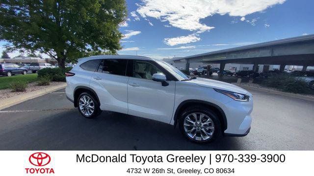 Certified 2025 Toyota Highlander Limited AWD/4WD image 9