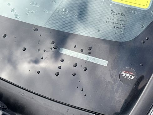 Used 2017 Toyota Prius Prime Premium image 28