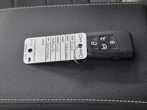Used 2025 Volkswagen Taos SE AWD/4WD image 26