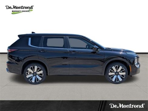 New 2025 Mitsubishi Outlander SE image 4