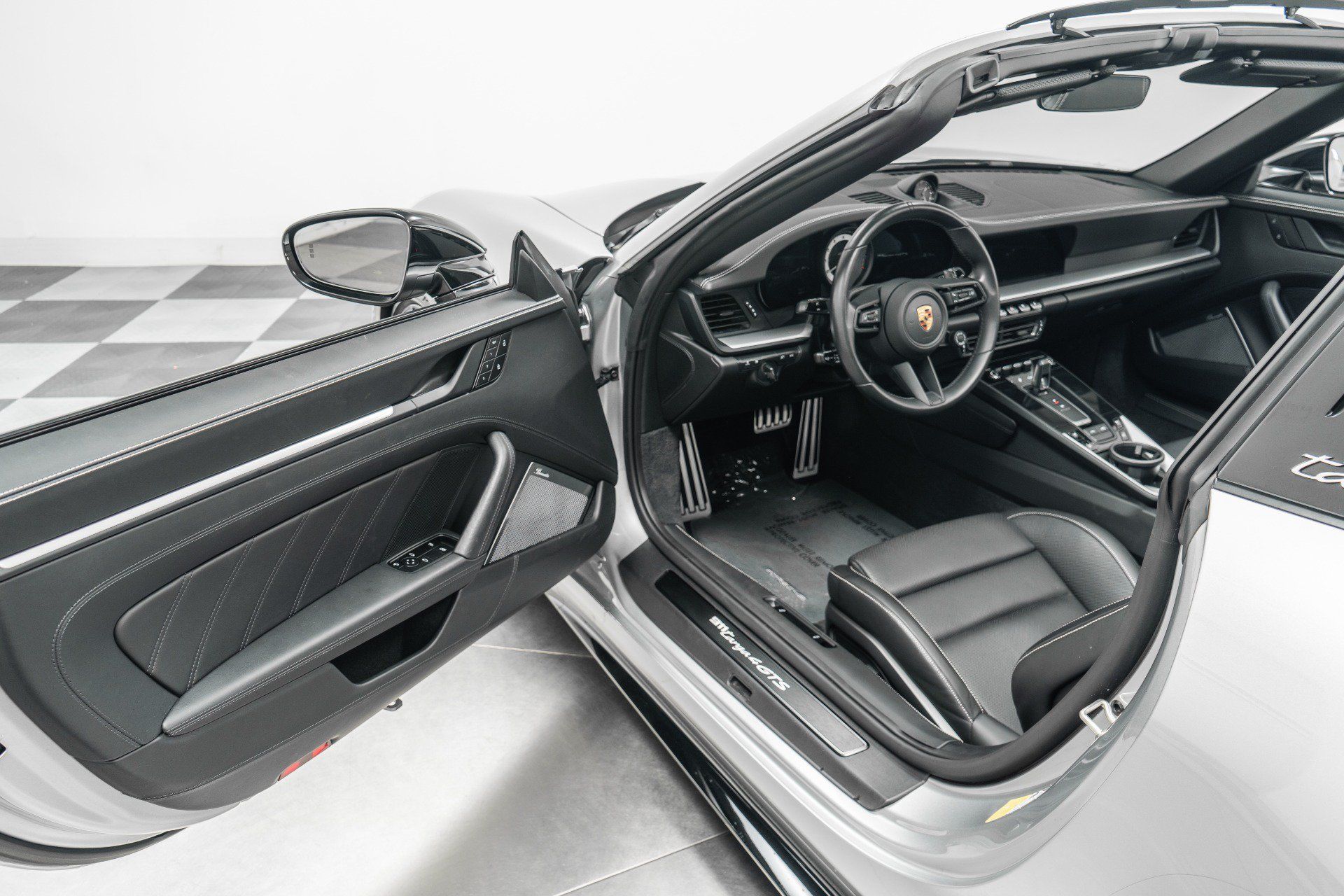 Used 2022 Porsche 911 Targa 4 GTS AWD/4WD image 23