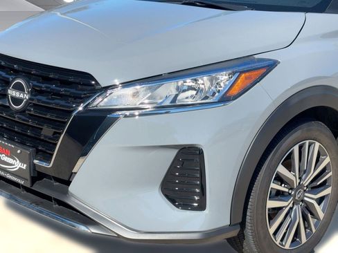 Used 2024 Nissan Kicks SV image 11