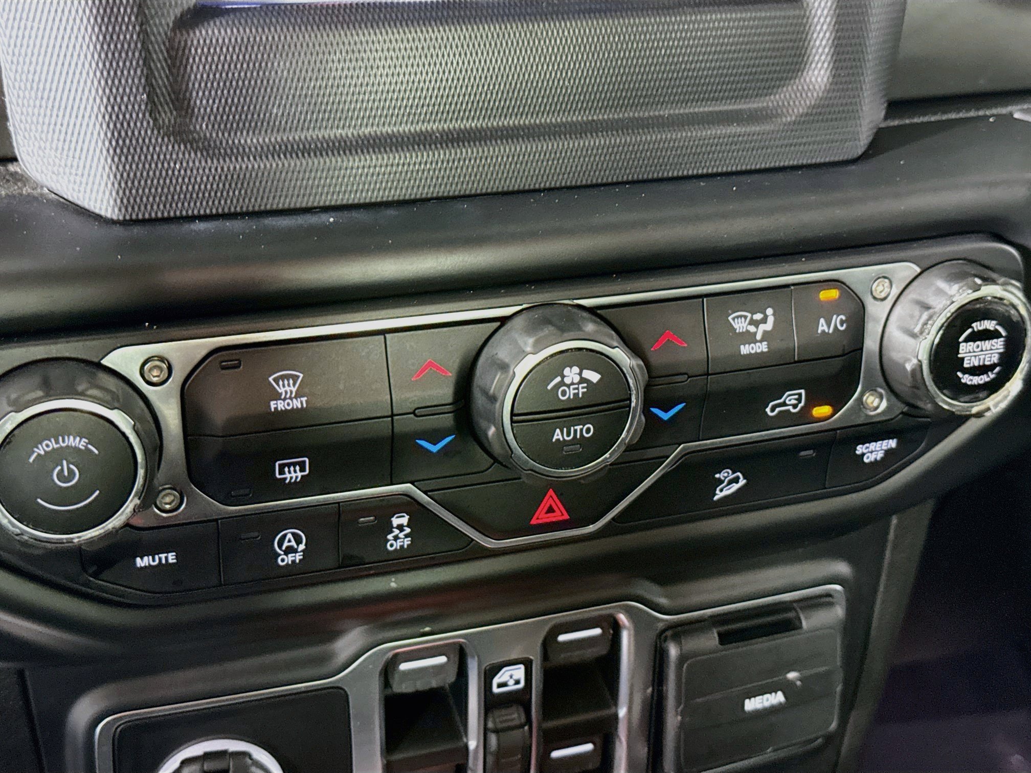 Used 2019 Jeep Wrangler Unlimited Sahara AWD/4WD image 17