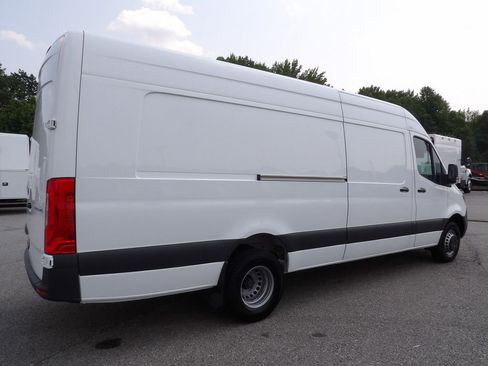 Used 2023 Mercedes-Benz Sprinter 3500 image 8