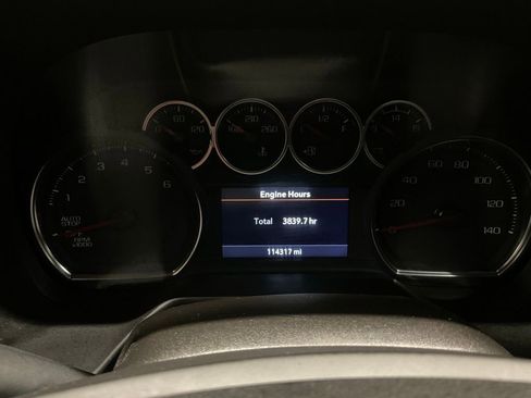 Used 2021 Chevrolet Suburban Z71 w/ Luxury Package image 18