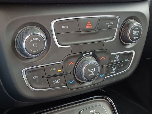 Used 2020 Jeep Compass Limited AWD/4WD image 23
