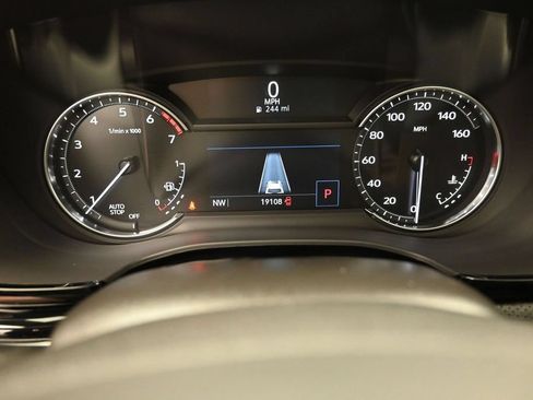 Used 2025 Cadillac XT6 Luxury FWD image 3